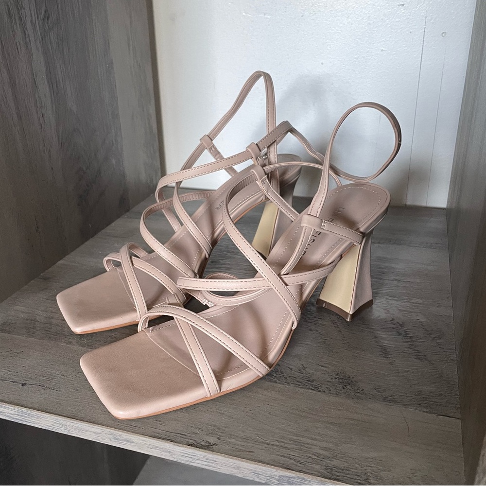 NEW Marc Fisher Tan Strappy Sandal - Size 6